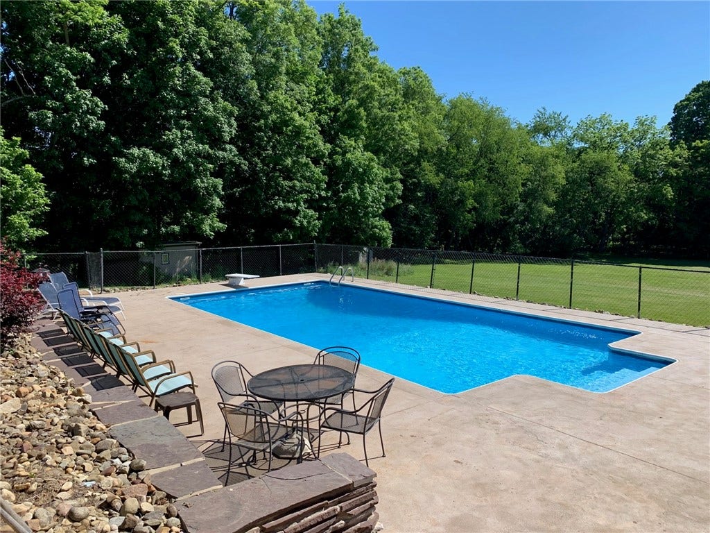 6424 Churchill Rd, Bethel Park, PA 15102