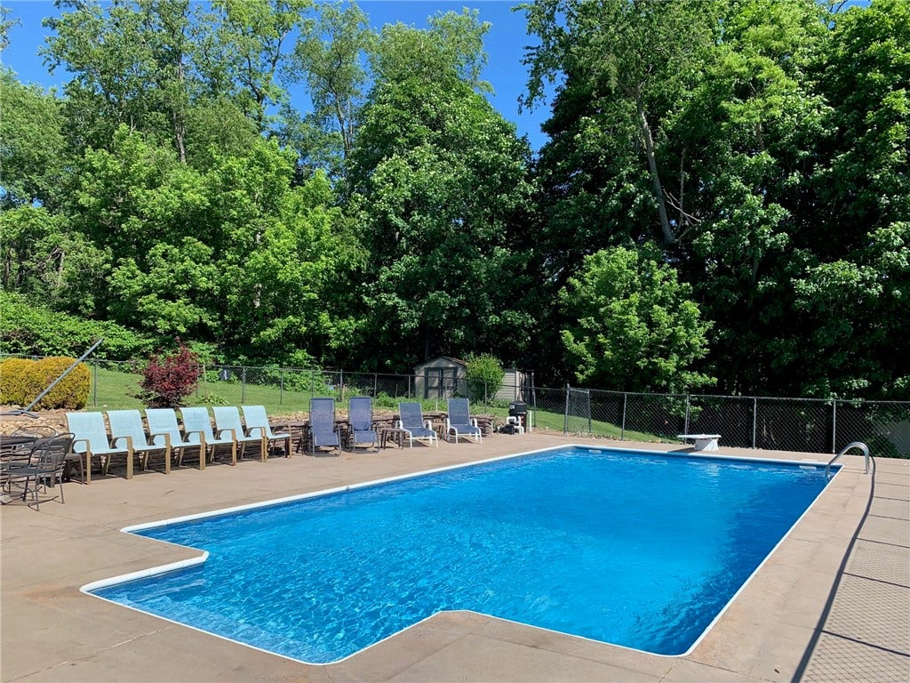 6424 Churchill Rd, Bethel Park, PA 15102