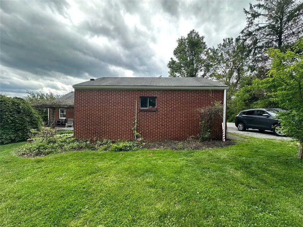904 Sandalwood Dr, Greensburg, PA 15601