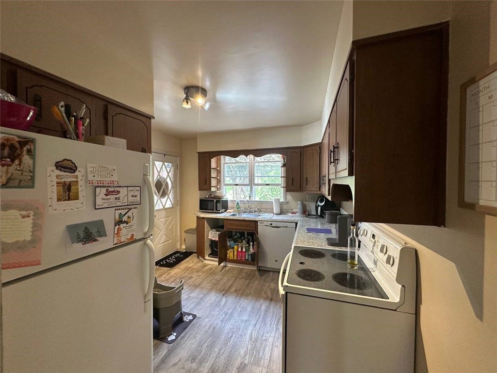 904 Sandalwood Dr, Greensburg, PA 15601