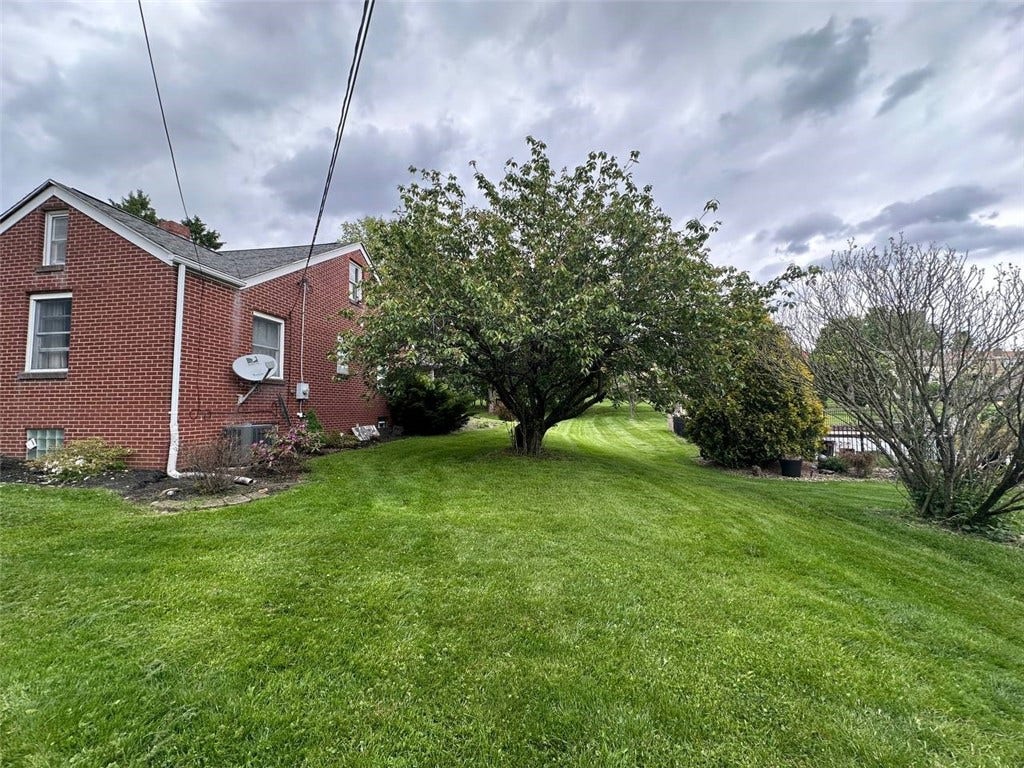904 Sandalwood Dr, Greensburg, PA 15601