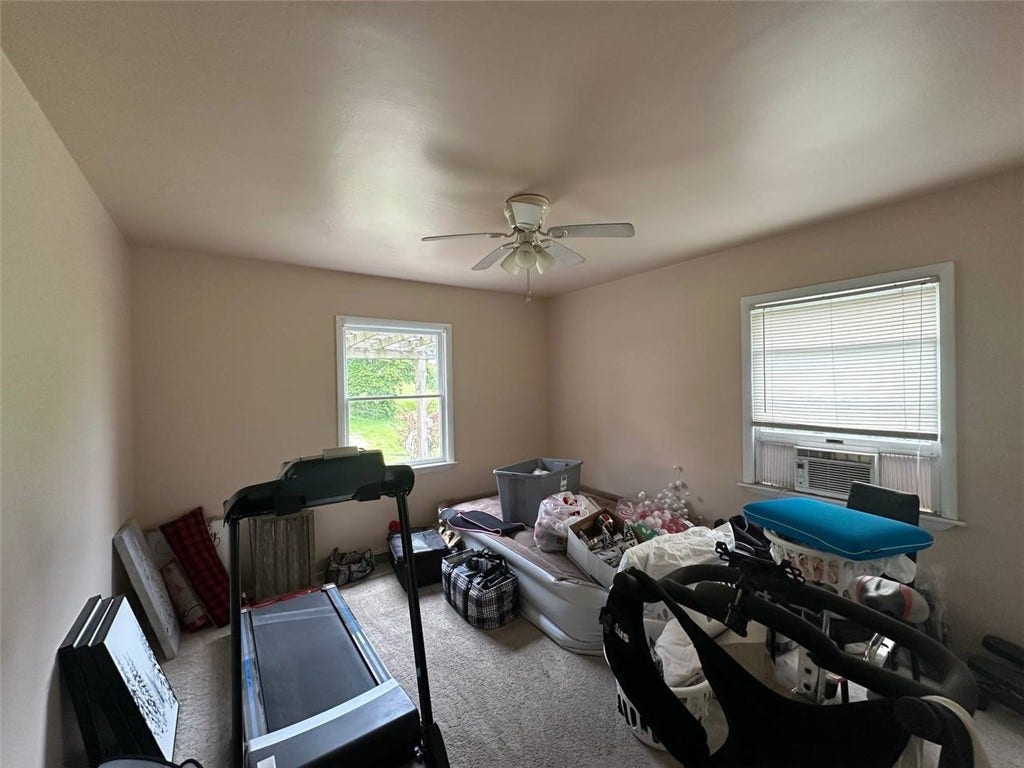 904 Sandalwood Dr, Greensburg, PA 15601