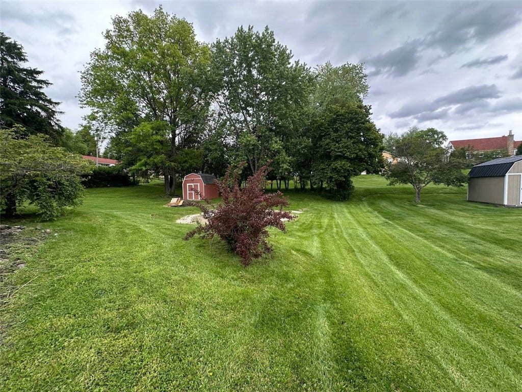 904 Sandalwood Dr, Greensburg, PA 15601