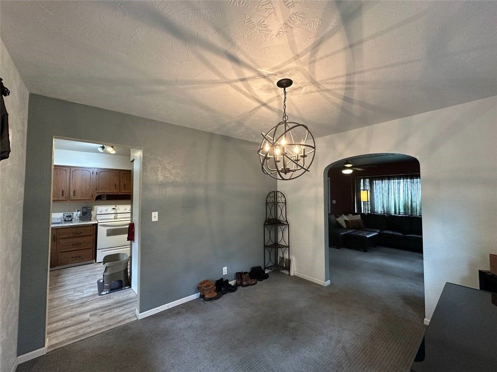 904 Sandalwood Dr, Greensburg, PA 15601