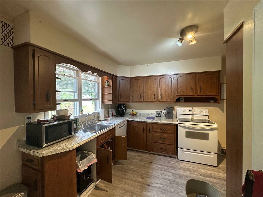 904 Sandalwood Dr, Greensburg, PA 15601