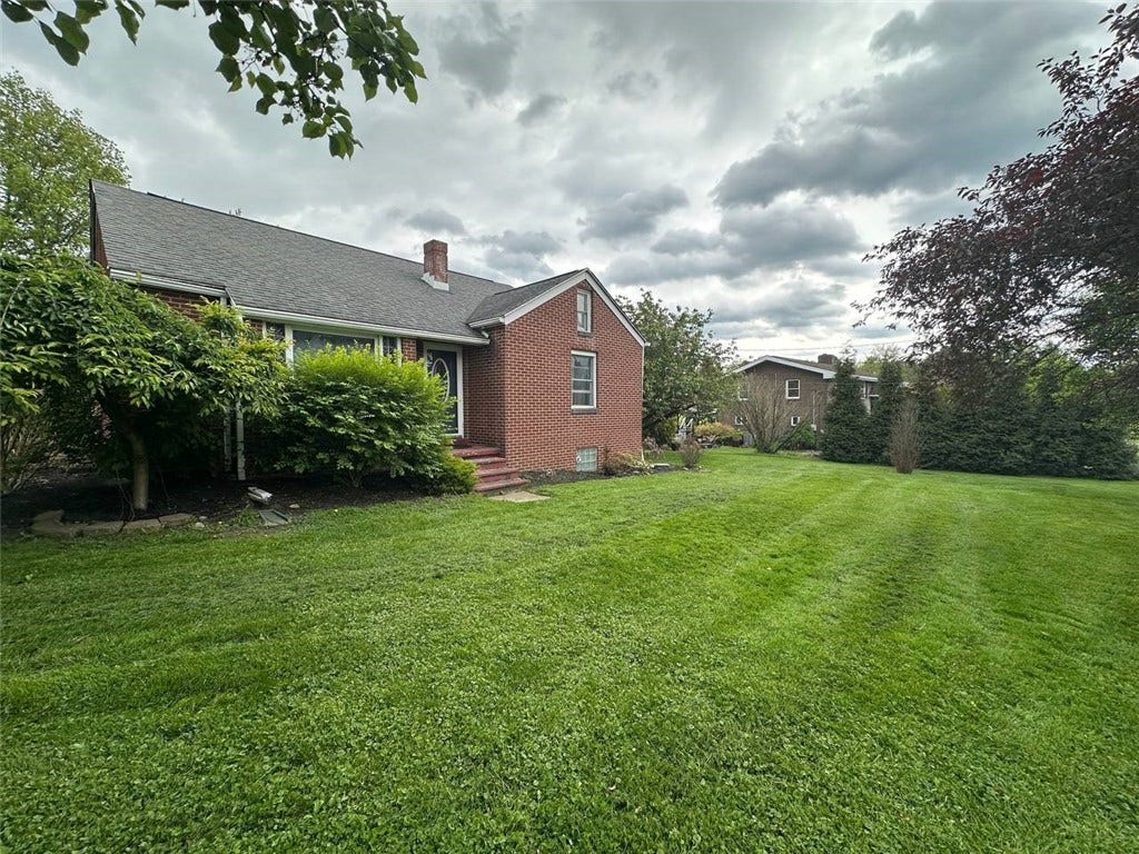 904 Sandalwood Dr, Greensburg, PA 15601