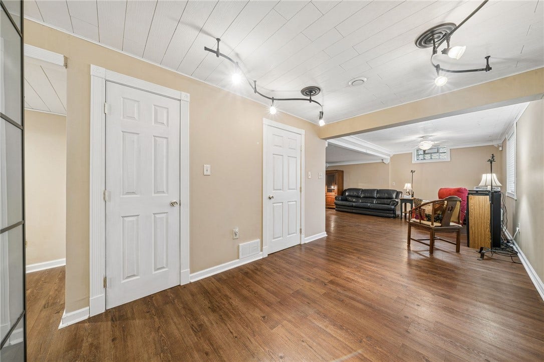 1803 Barneby Ct, Irwin, PA 15642