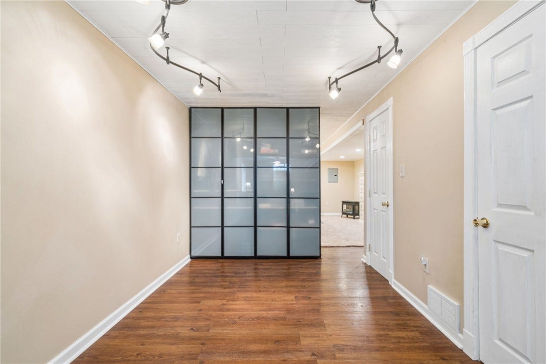 1803 Barneby Ct, Irwin, PA 15642