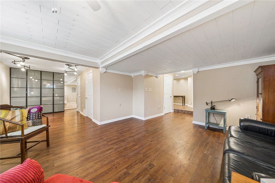 1803 Barneby Ct, Irwin, PA 15642