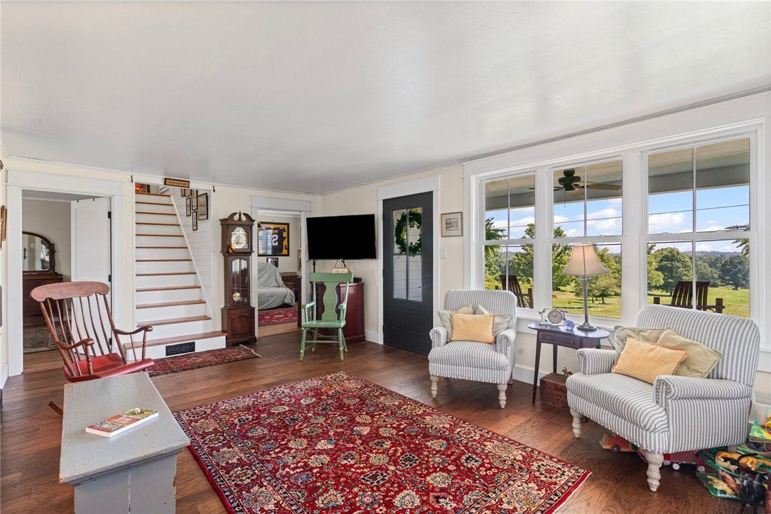 206 Lee Road, Grove City, PA 16127