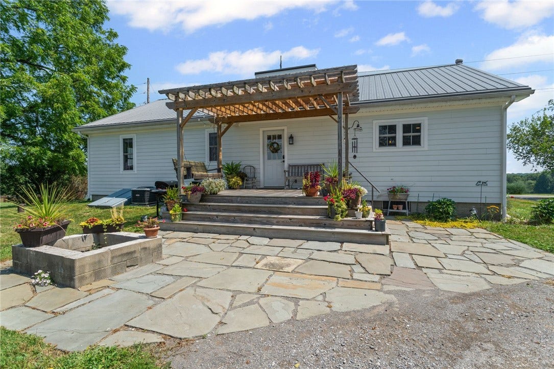 206 Lee Road, Grove City, PA 16127