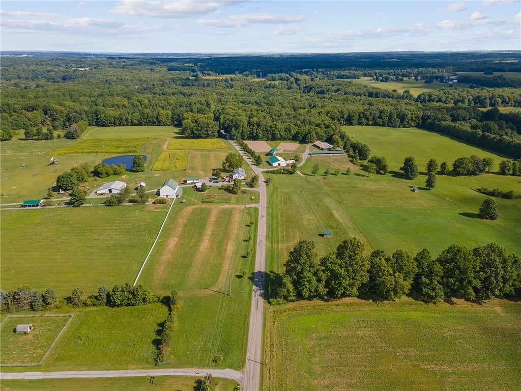 206 Lee Road, Grove City, PA 16127
