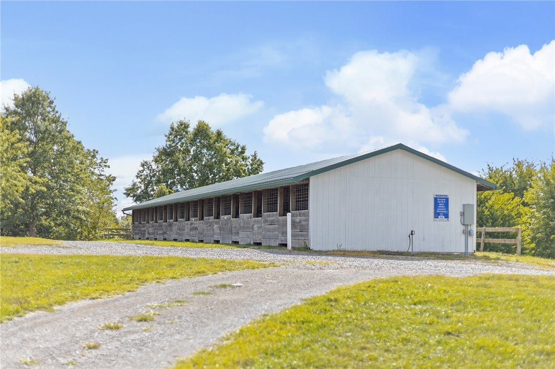 206 Lee Road, Grove City, PA 16127