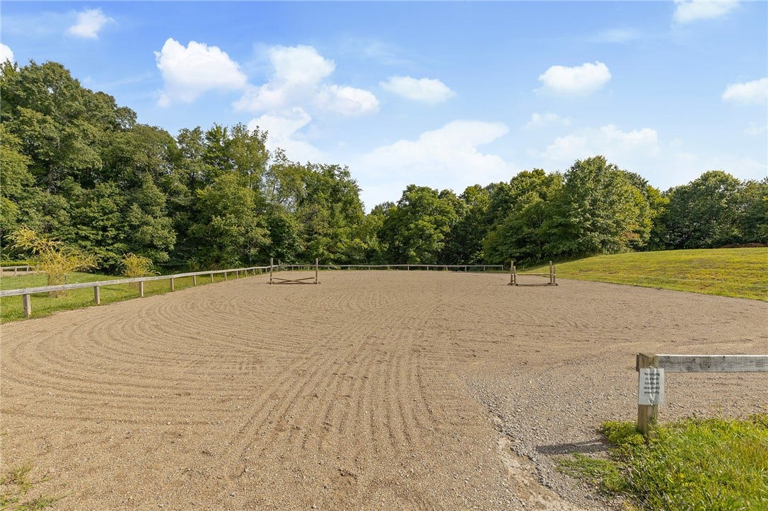 206 Lee Road, Grove City, PA 16127