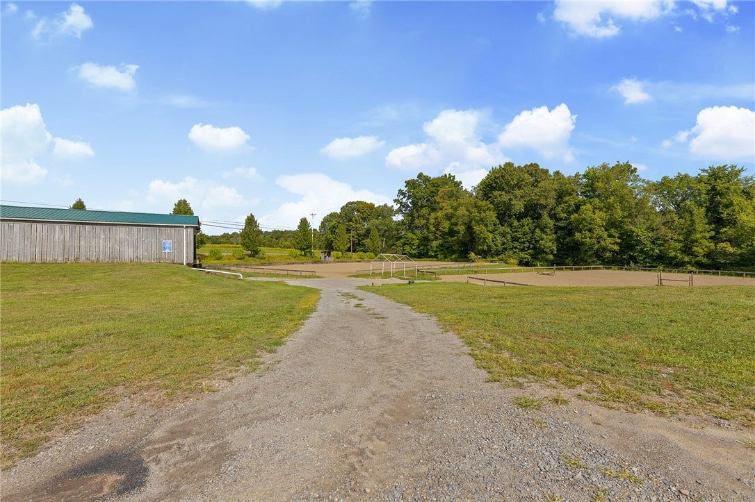 206 Lee Road, Grove City, PA 16127
