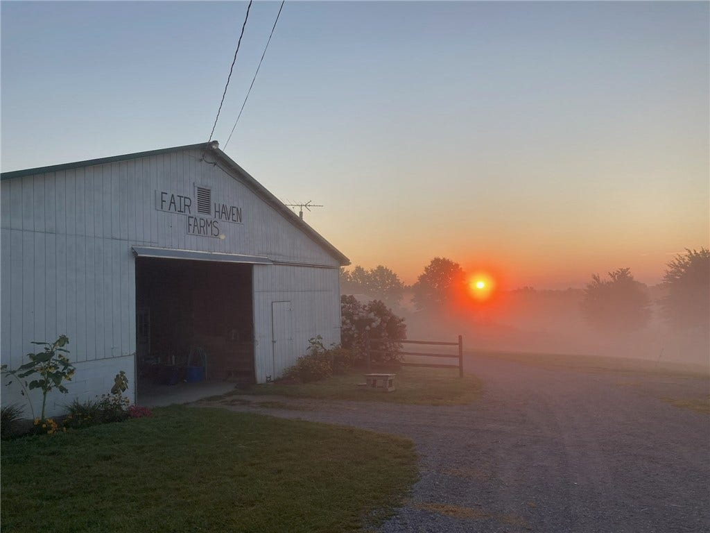 Sunrise views, fresh air, and wide-open space create the perfect country escape.