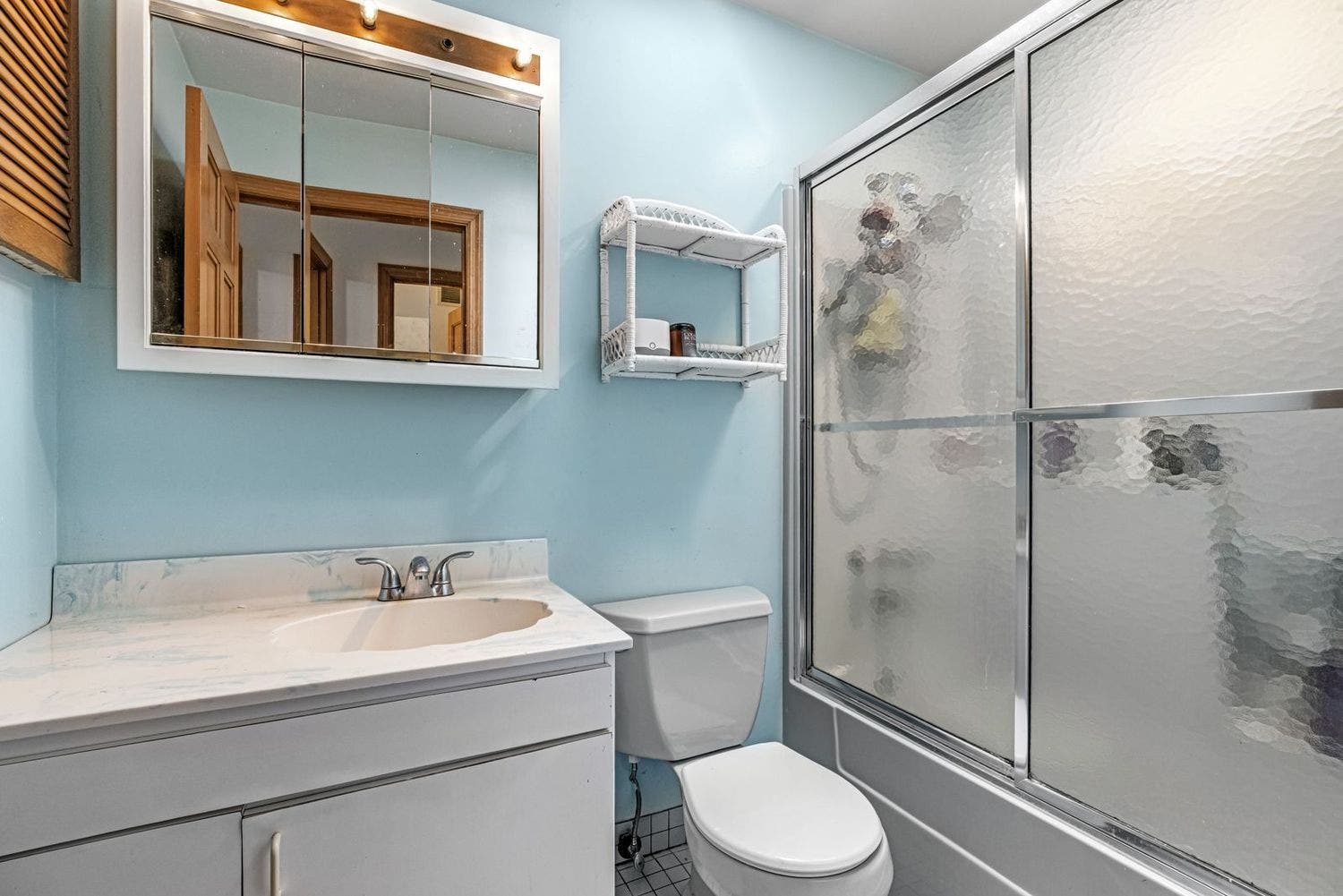 5632 Pocusset, Squirrel Hill, PA 15217 Main Bathroom Second Floor
