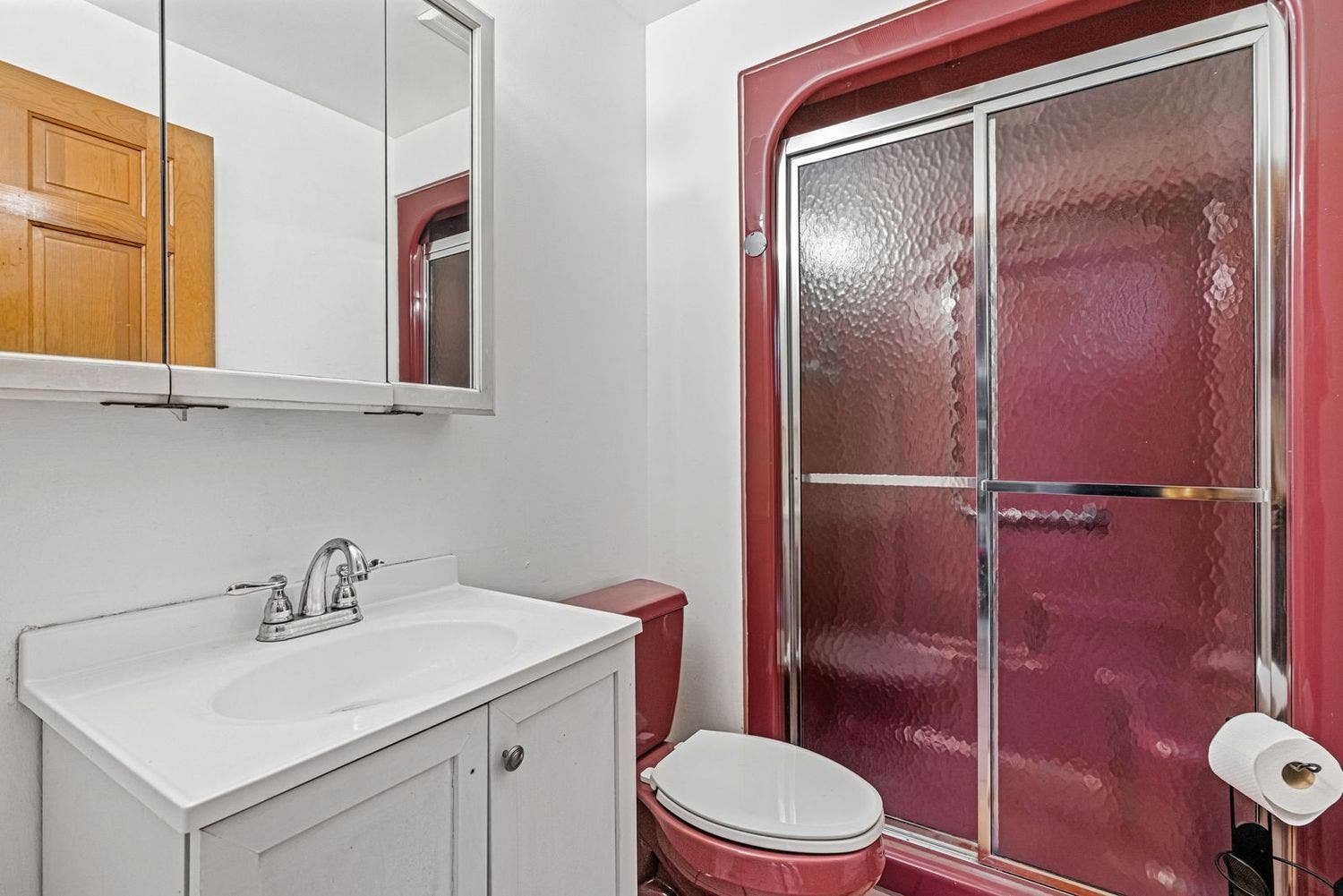 5632 Pocusset, Squirrel Hill, PA 15217 Full Bathroom off of Kitchen