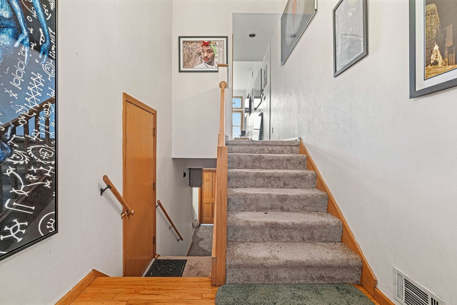 5632 Pocusset, Squirrel Hill, PA 15217 Main Hallway