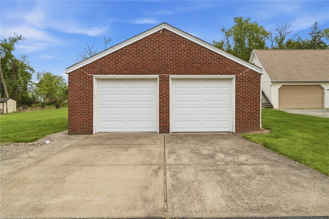832 Rebecca St, Irwin, PA 15642