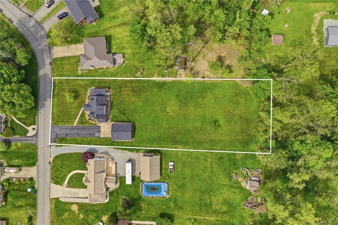 832 Rebecca St, Irwin, PA 15642