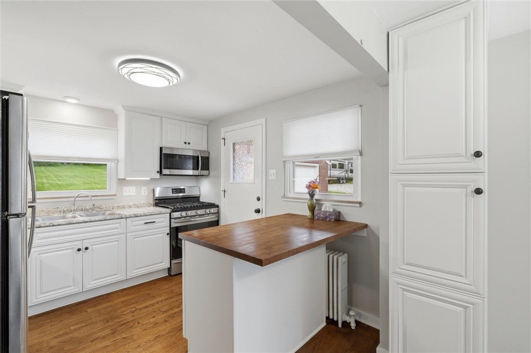 832 Rebecca St, Irwin, PA 15642