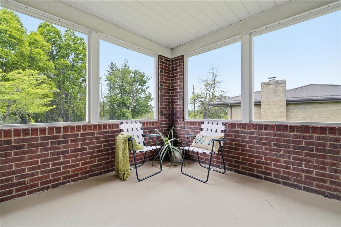 832 Rebecca St, Irwin, PA 15642