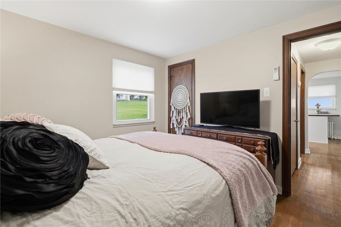 832 Rebecca St, Irwin, PA 15642