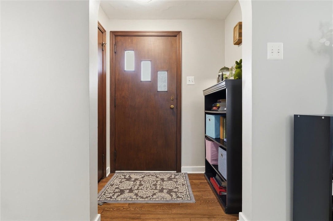 832 Rebecca St, Irwin, PA 15642