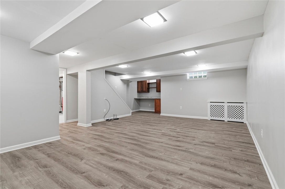 832 Rebecca St, Irwin, PA 15642