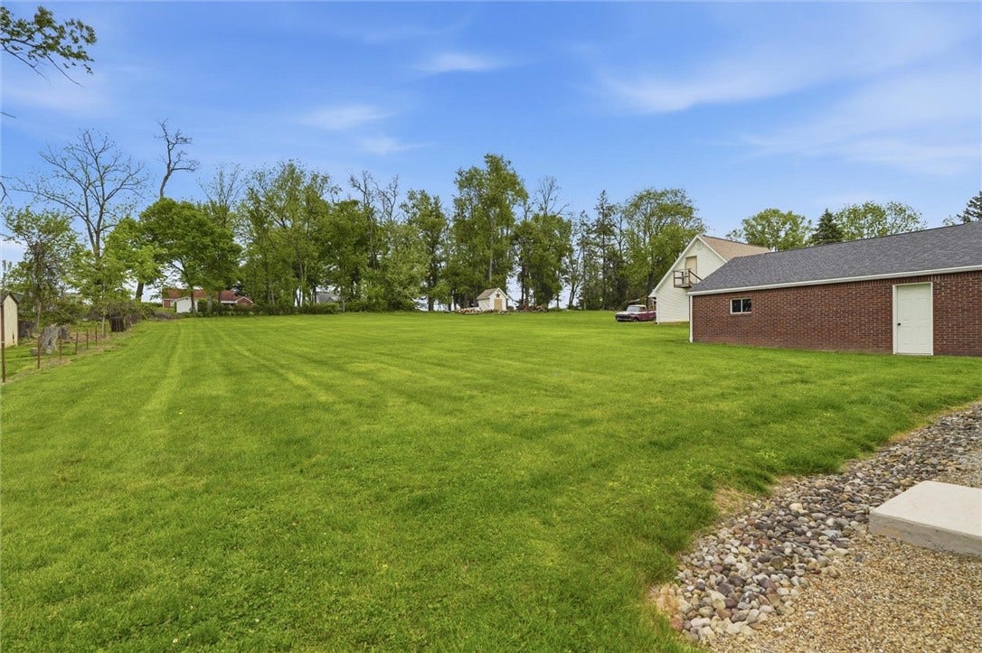 832 Rebecca St, Irwin, PA 15642