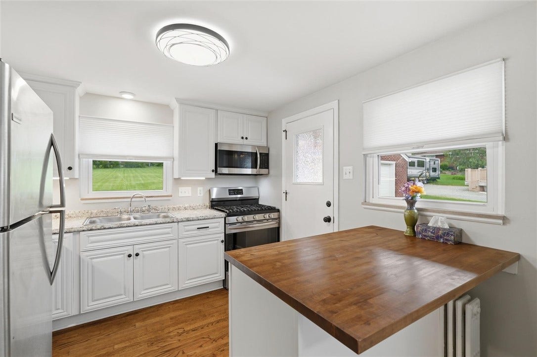 832 Rebecca St, Irwin, PA 15642