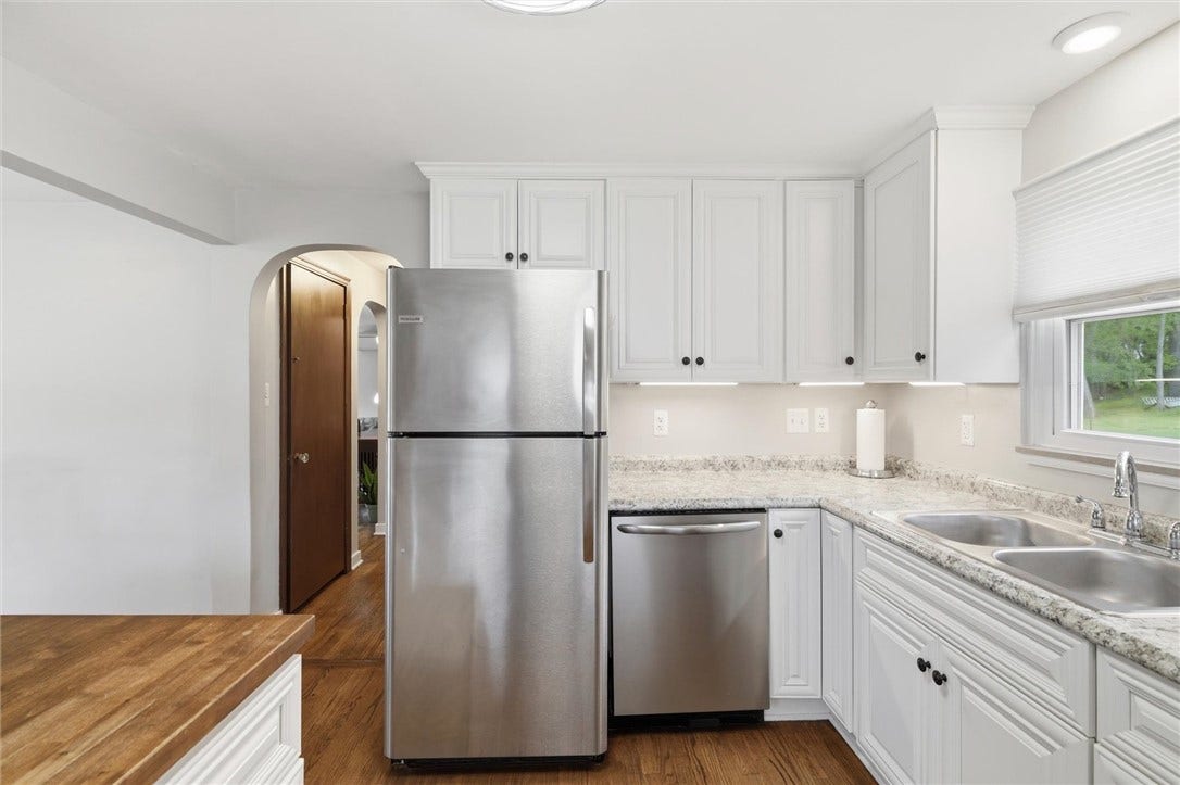 832 Rebecca St, Irwin, PA 15642