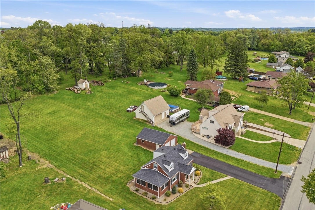 832 Rebecca St, Irwin, PA 15642