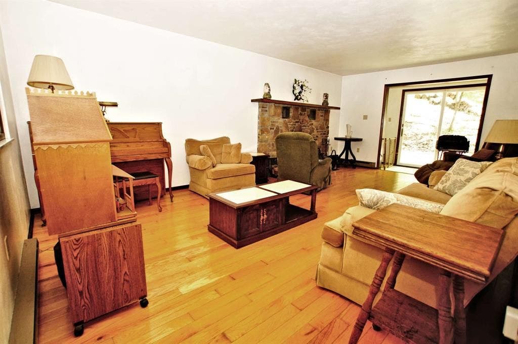 226 Echo Valley Road, Jeannette, PA 15644
