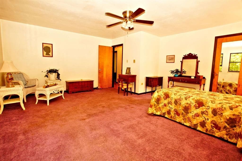 226 Echo Valley Road, Jeannette, PA 15644