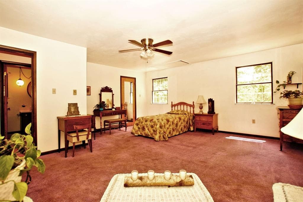 226 Echo Valley Road, Jeannette, PA 15644
