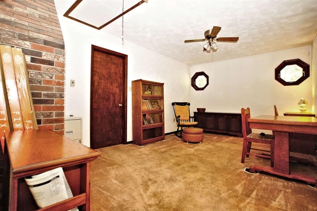 226 Echo Valley Road, Jeannette, PA 15644