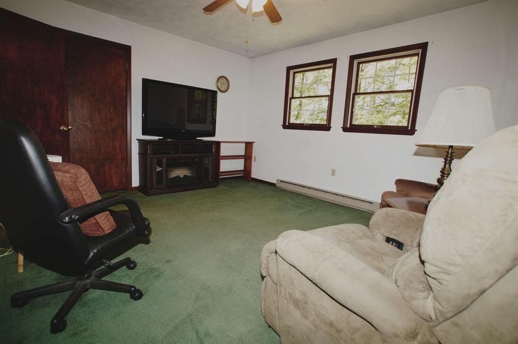 226 Echo Valley Road, Jeannette, PA 15644