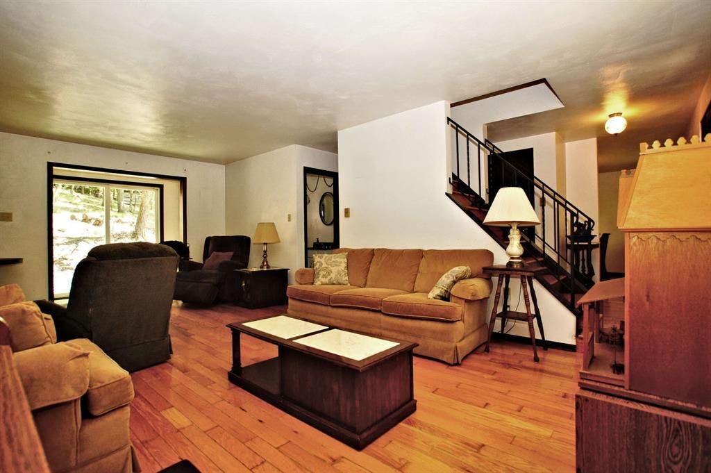 226 Echo Valley Road, Jeannette, PA 15644