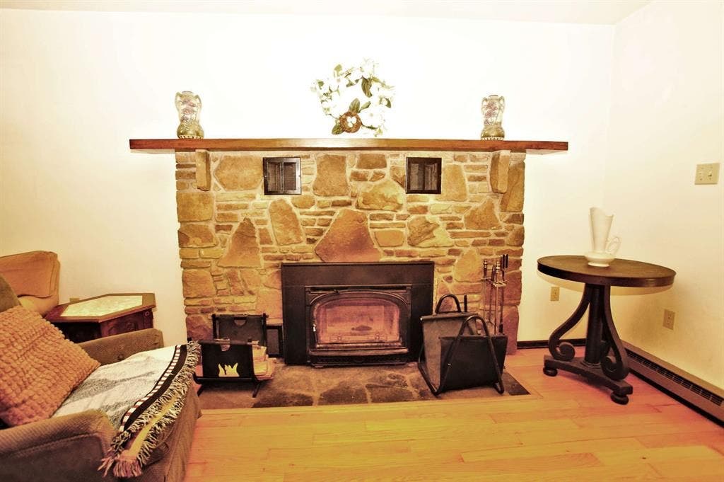 226 Echo Valley Road, Jeannette, PA 15644