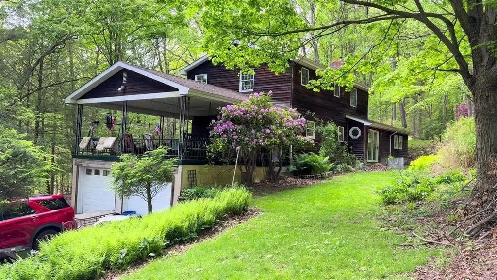 226 Echo Valley Road, Jeannette, PA 15644