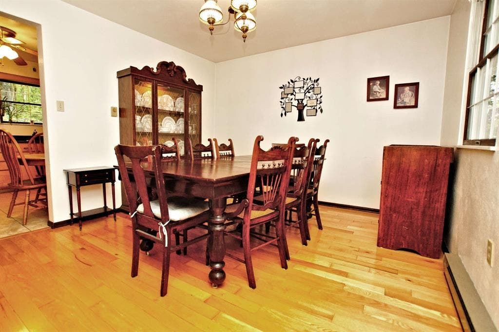 226 Echo Valley Road, Jeannette, PA 15644