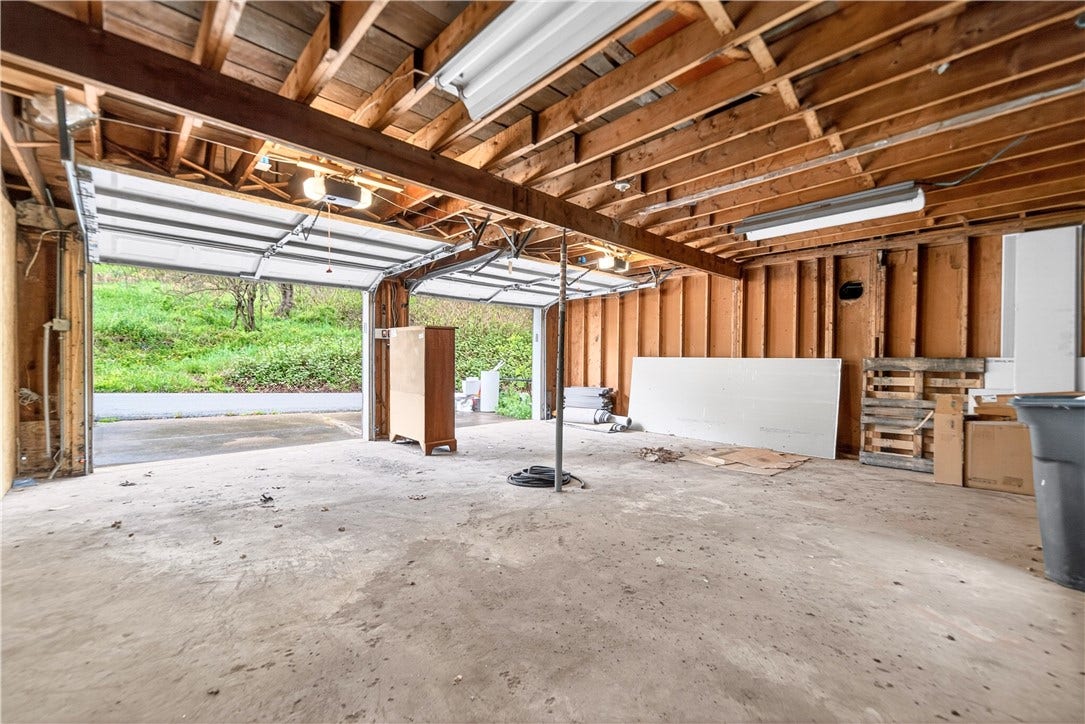 154 Ashbaugh Road, Jeannette, PA 15644