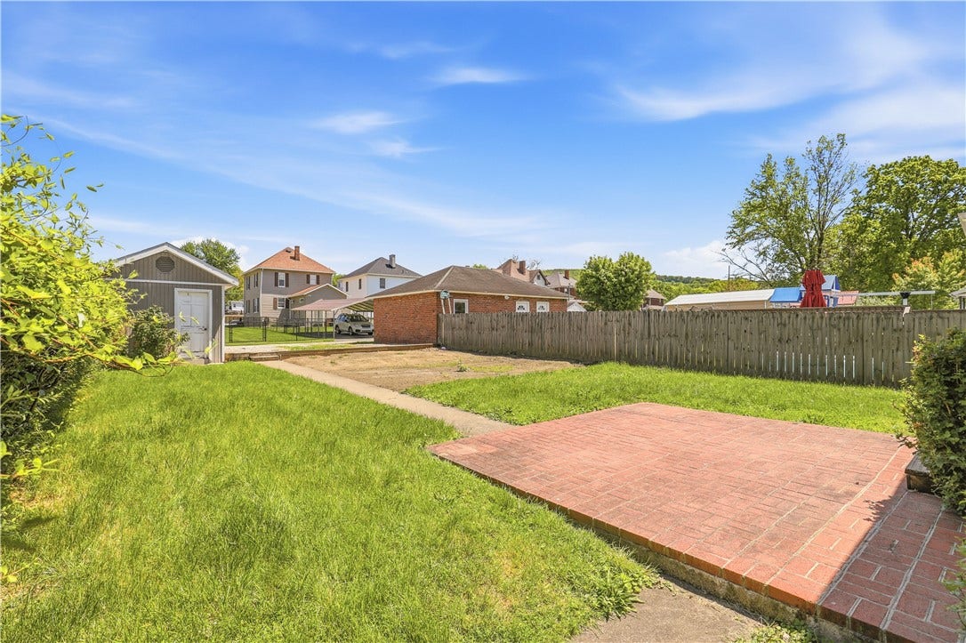 1221 Vine St, Connellsville, PA 15425