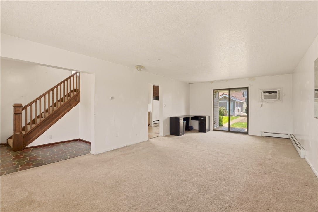 1221 Vine St, Connellsville, PA 15425