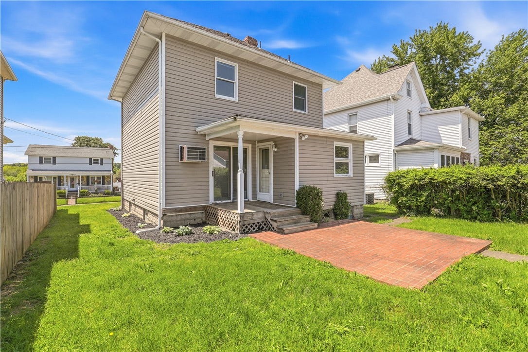 1221 Vine St, Connellsville, PA 15425