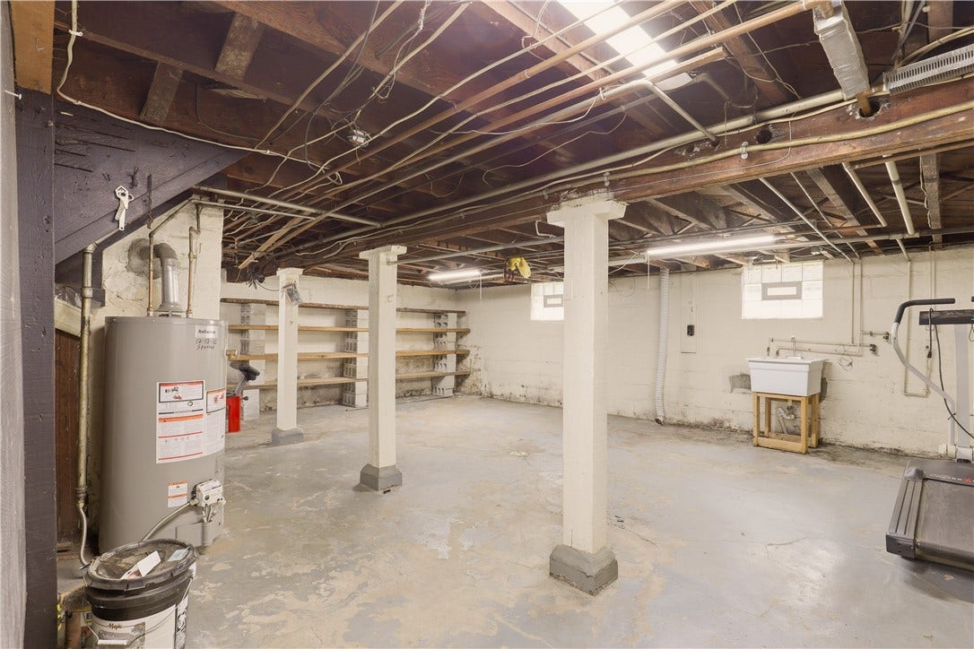 1221 Vine St, Connellsville, PA 15425