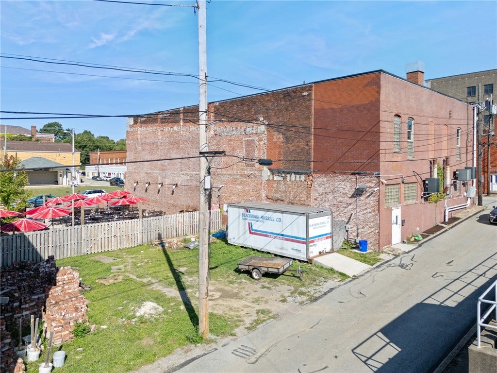 500 Clay Ave, Jeannette, PA 15644