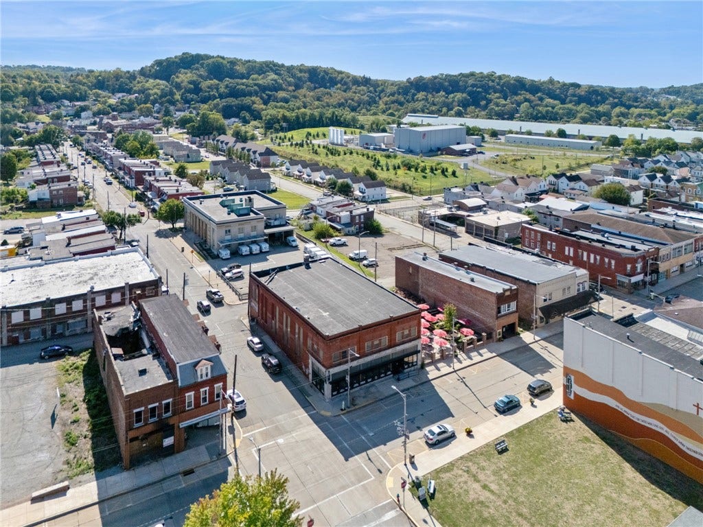 500 Clay Ave, Jeannette, PA 15644